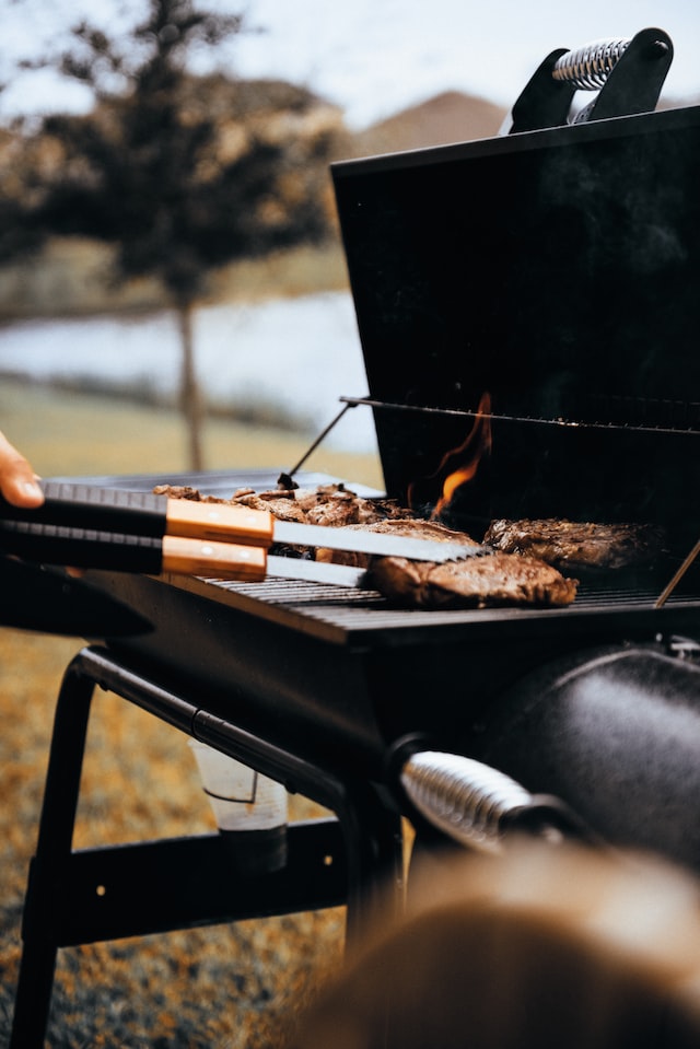 Grill or Grille? What's the difference between and Grammar Giant